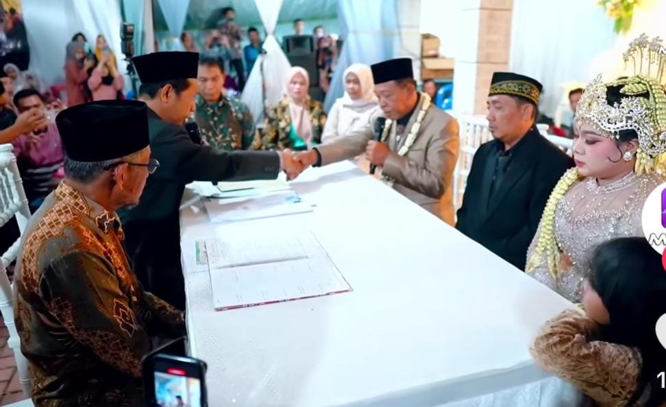 Akad Nikah Mbah Tarman dan Sheila (TikTok)